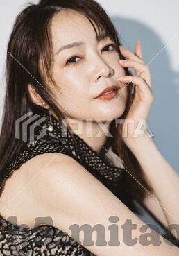 人妻操操爽-人妻的温柔与激情，探索婚姻中的情感与默契